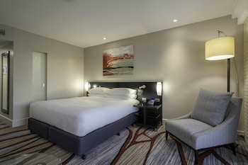 Room, 1 King Bed, Accessible (Roll In Shower)