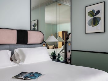 Deluxe Room, 1 Double Bed with Sofa bed, Accessible