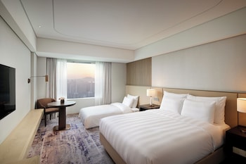 Deluxe Room, 1 Queen Bed with Sofa bed, Lake View
