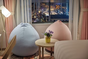Family Twin Room (Kakao Friends, World View)