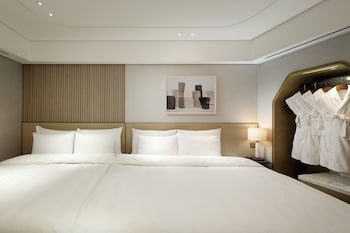 Junior Double Room (HOLLYWOOD DOUBLE DOUBLE)
