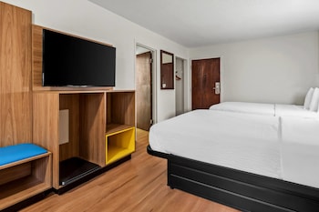 Deluxe Suite, 2 Queen Beds, Non Smoking