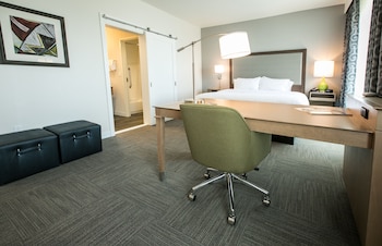Studio, 1 King Bed, Accessible, Non Smoking (w/ bathtub)