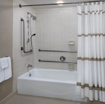 Room, 1 King Bed (Mobility/Hearing Accessible, Tub)
