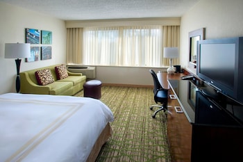 Room, 1 King Bed (Mobility/Hearing Accessible, Tub)