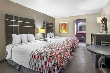 Deluxe Room, 2 Queen Beds, Smoking