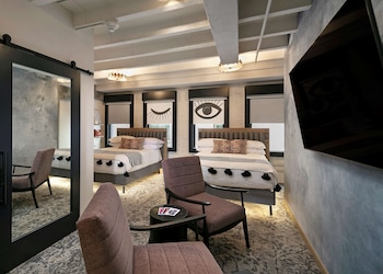 Studio, 2 Queen Beds, Accessible, Bathtub (Mobility)