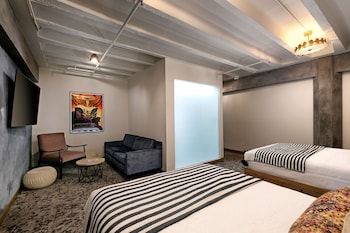 Studio, 2 Queen Beds