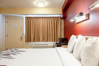 Deluxe Room, 1 King Bed, Accessible (Smoke Free)