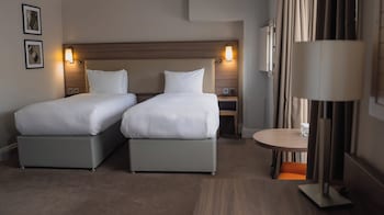 Family Room (2 Adults + 2 Children)