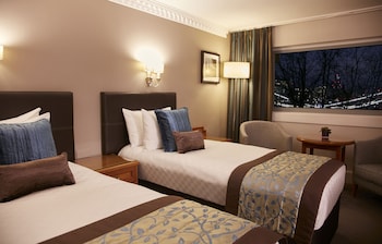 Standard Twin Room, with Bridge View