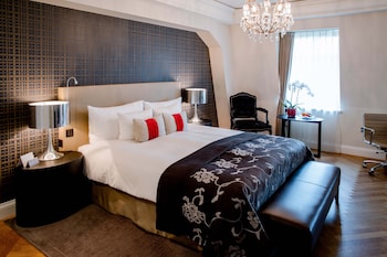 Room, Multiple Beds (Charming)