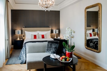 Room, Multiple Beds (Charming)