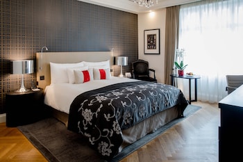 Room, Multiple Beds (Charming)