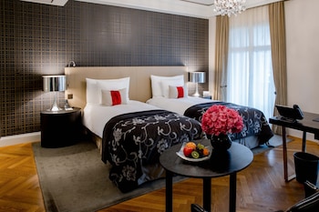 Room, Multiple Beds (Charming)