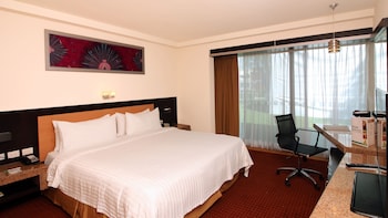 Standard Room, 1 King Bed (Courtyard Access)