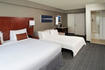 Room, 1 King Bed, Roll-in Shower