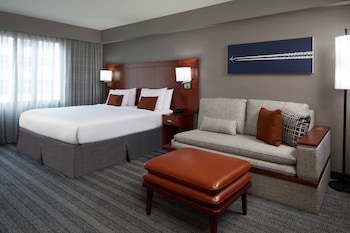 Room, 1 King Bed, Roll-in Shower