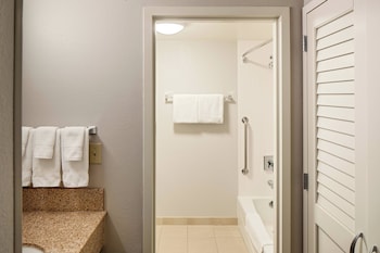 Room, 1 King Bed with Sofa bed (Mobility/Hearing Accessible, Tub)