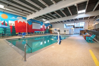 Standard Room, 2 Queen Beds, Pool View (Tower 1)