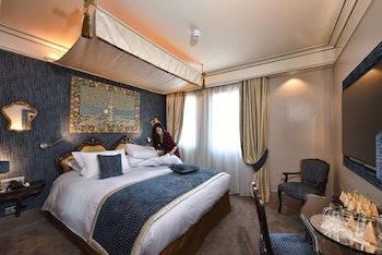 Deluxe Room, 1 King Bed either Terrace or View