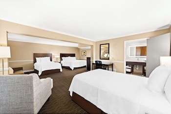 Family Suite, 1 King Bed, Refrigerator & Microwave, Pool View