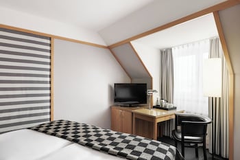 Standard Room, 1 King Bed, City View (Top Floor)