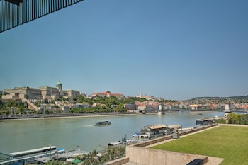 Deluxe Room, 1 King Bed, River View