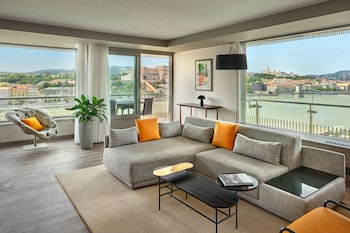 Executive Suite, 1 King Bed, River View