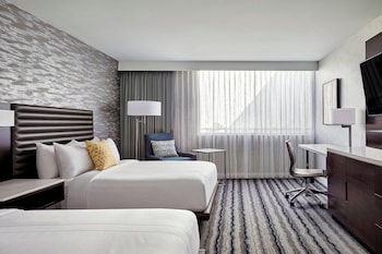 Room, 2 Queen Beds (Mobility/Hearing Access, Roll-In Shwr)