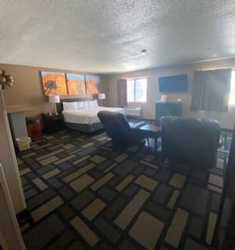 Deluxe Studio Suite, 1 King Bed, Non Smoking
