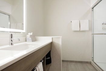 Standard Room, 1 King Bed, Jetted Tub
