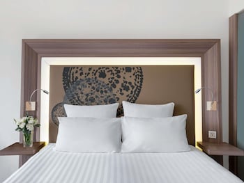 Premier Room, 1 King Bed, Club Lounge Access