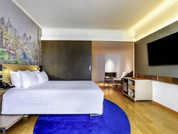 Deluxe Room, 1 Queen Bed with Sofa bed