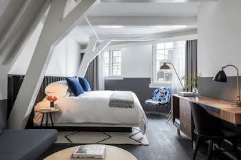 Suite, 1 King Bed with Sofa bed