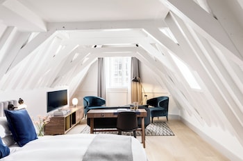 Suite, 1 King Bed, City View