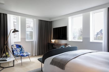 Premium Room, 1 King Bed (Street View)
