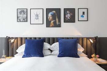 Premium Room, 1 King Bed with Sofa bed