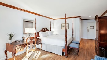 Traditional Room, 1 King Bed