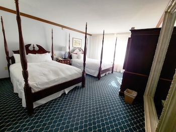 Traditional Room, 2 Queen Beds, Accessible