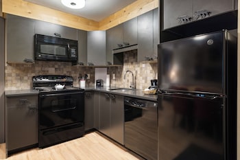 Superior Studio (Wolf Condo)