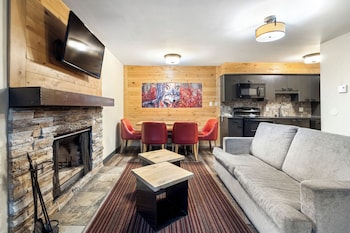 Suite (Two Bedroom Wolf)