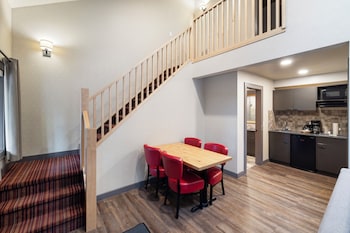 Superior Loft (Wolf Condo)