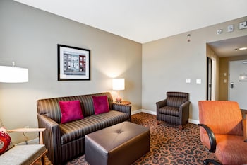 Suite, 1 King Bed, Accessible, Non Smoking (Hearing Impaired)