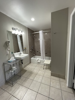 Standard Room, 1 Queen Bed, Accessible