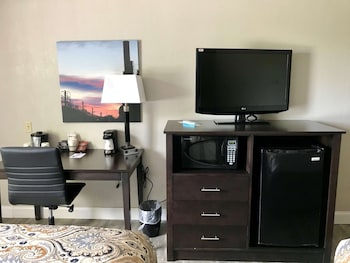 Standard Room, 2 Double Beds, Refrigerator & Microwave, Pool View