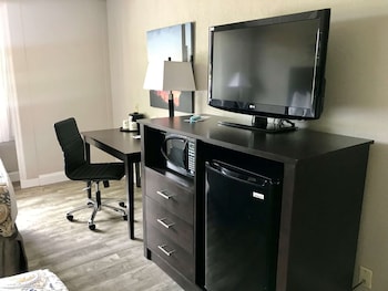 Standard Room, 2 Double Beds, Refrigerator & Microwave, Pool View