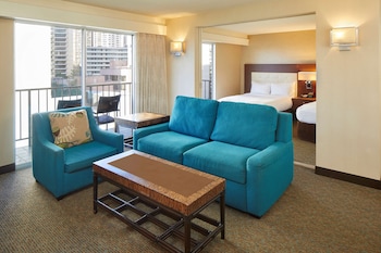 Suite, 1 Bedroom (Waikiki Suite, City/Mountain View)