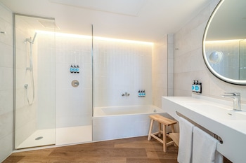 Suite, Pool View (2 adults and 1 child)