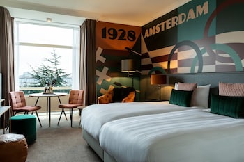 Deluxe Room, 2 Twin Beds, Canal View